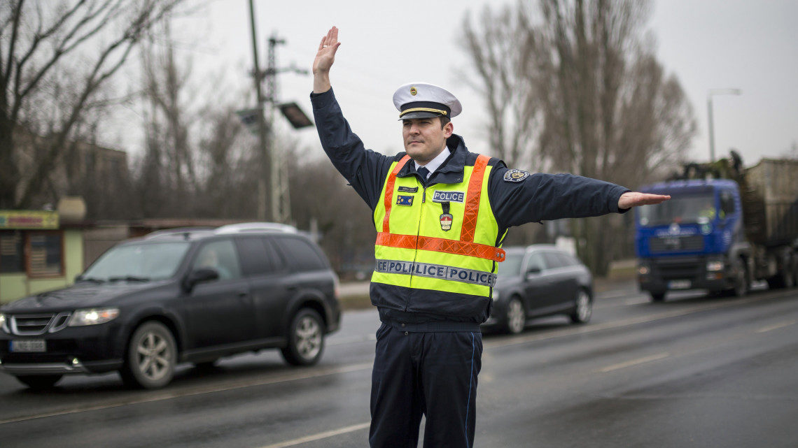 AUTÓSOK Figyelmeztetést adott ki a rendőrség! Fokozott rendőrségi ellenőrzés kezdődik hétfőtől – Erre figyeljen AUTÓSOK Figyelmeztetést adott ki a rendőrség! Fokozott rendőrségi ellenőrzés kezdődik hétfőtől – Erre figyeljen